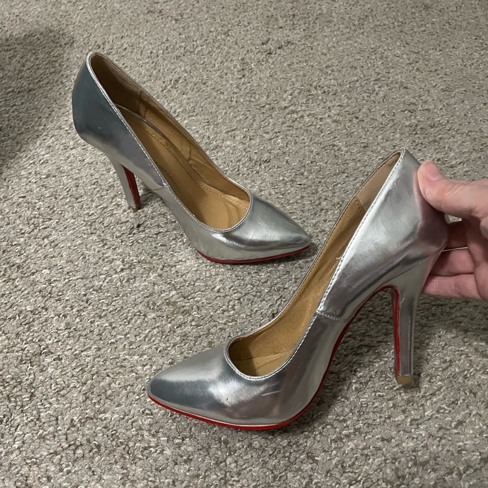 Silver pumps *SOLD*